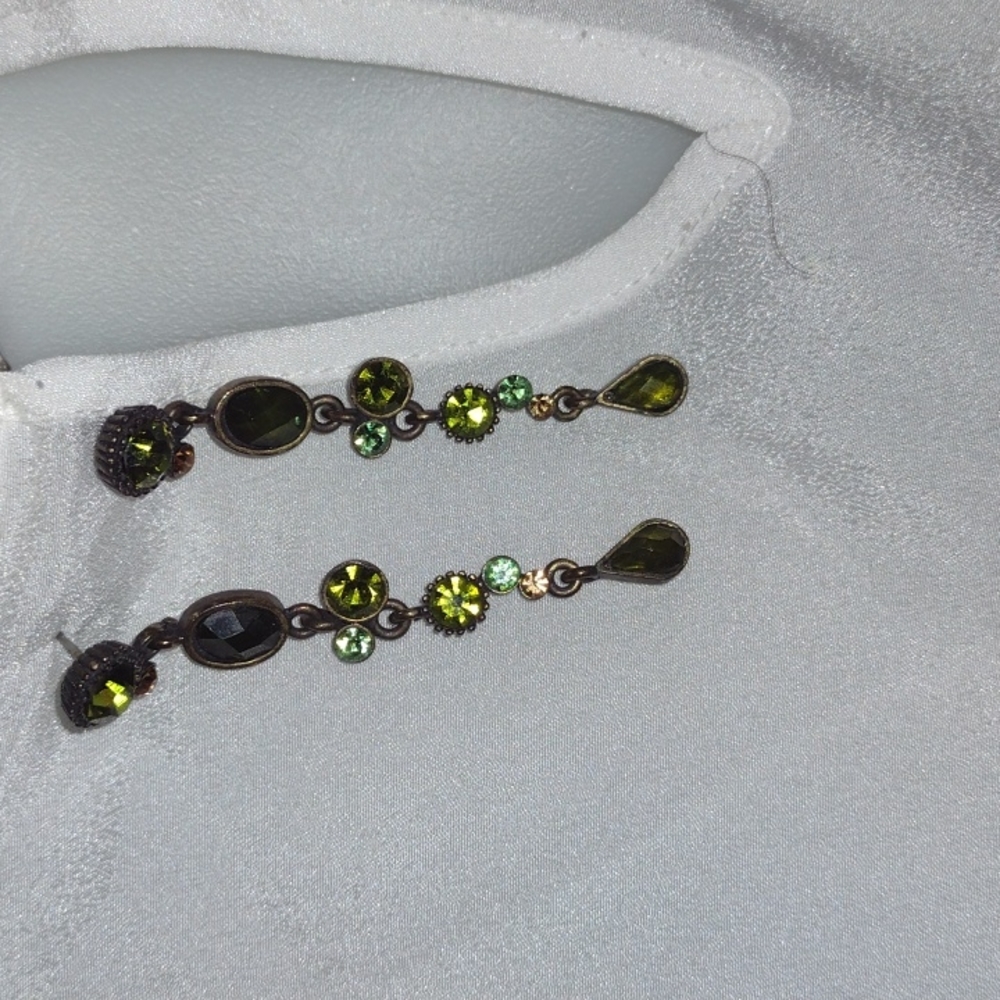 Its green and beautiful pics don't help